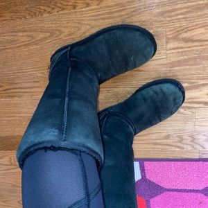 UGG BOOT tall black size 8